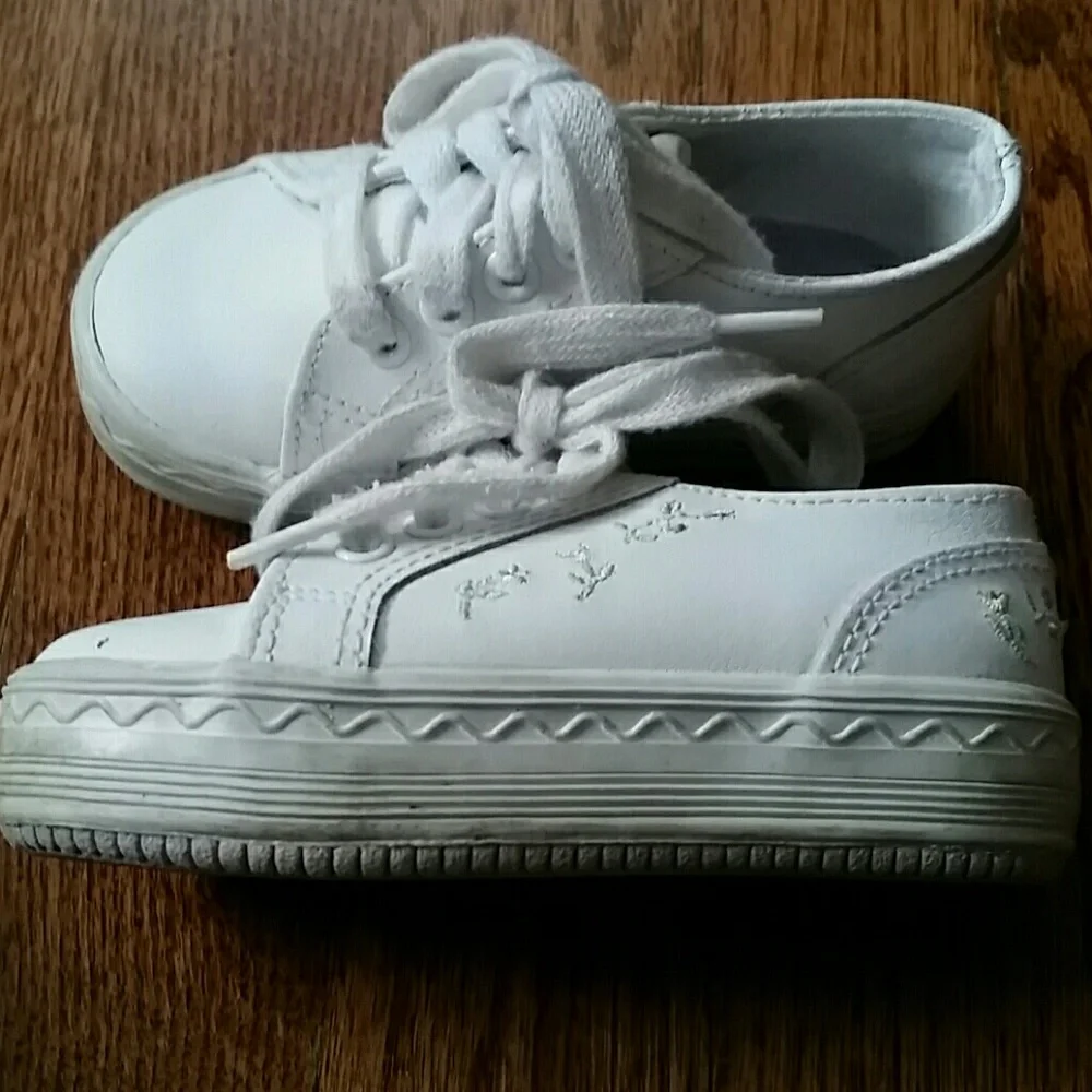 Cherokee Toddler Size 5.5 White Leather Lace-Up Sneakers